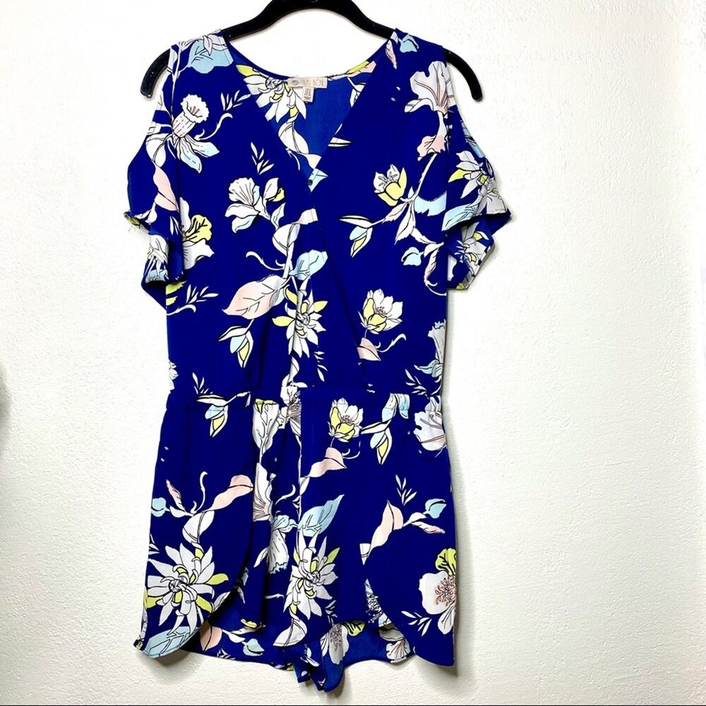 Lila Rose Cold Shoulder Floral Romper Size 4